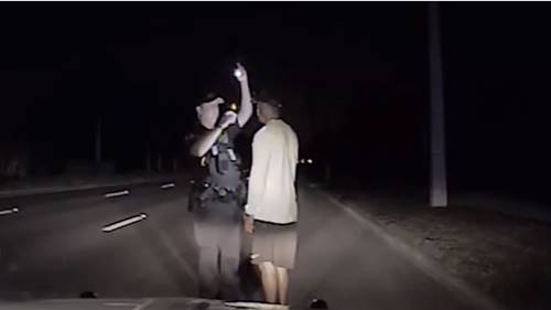 เผยคลิปนาทีจับกุม ไทเกอร์ วูดส์ เดินสะลึมสะลือ ถูกใส่กุญแจมือพาขึ้นรถตำรวจ