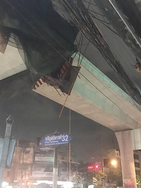 นั่งร้านเหล็ก จุดก่อสร้างรถไฟฟ้าสายสีน้ำเงิน