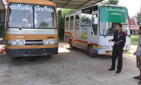 ด.ญ. วัย 14 พลัดตกรถรับ-ส่ง