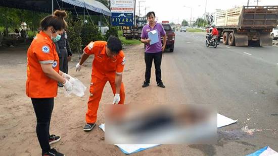 ชายคิดสั้นกระโดดให้รถบรรทุกเหยียบหัวเละ