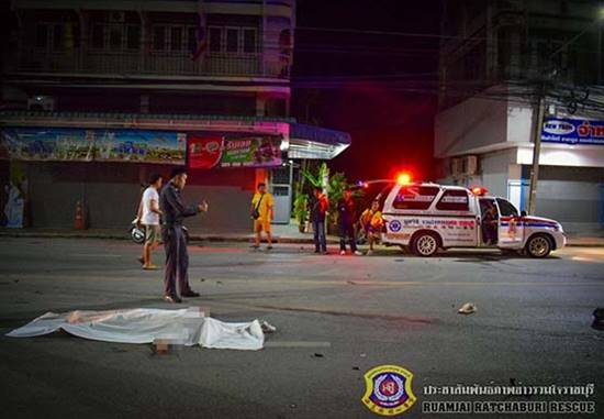 กระบะตีนผีแซงทางโค้ง