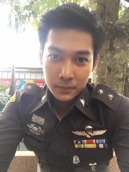 คุณตำรวจสุดหล่อ