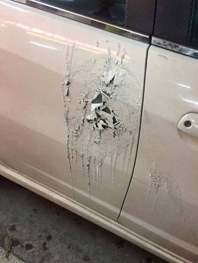 หนุ่มอาฆาตแค้น โดนแฟนบอกเลิก สาดน้ำกรดใส่รถ