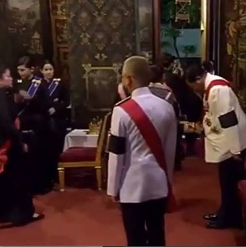 พระอิริยาบถน่ารัก พระองค์หญิงสิริวัณณวรีฯ ทักทาย-จับพุง หม่อมเจ้าทิฆัมพร