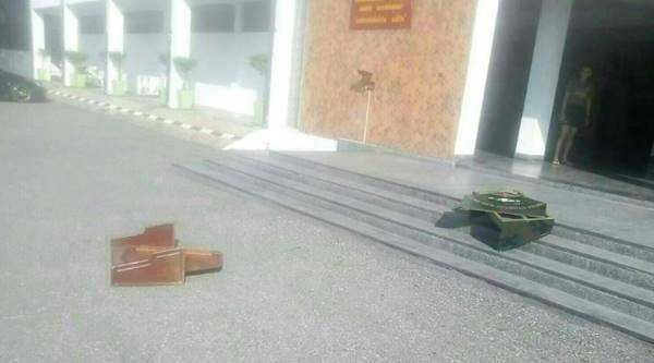 นายพลบุกอาละวาดพังแท่น-ชิงปืนหน่วยรีคอน