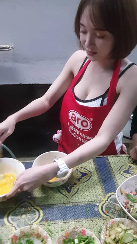 คลิปแม่ค้าขายไข่เจียว