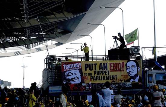 จำลอง ศรีเมือง