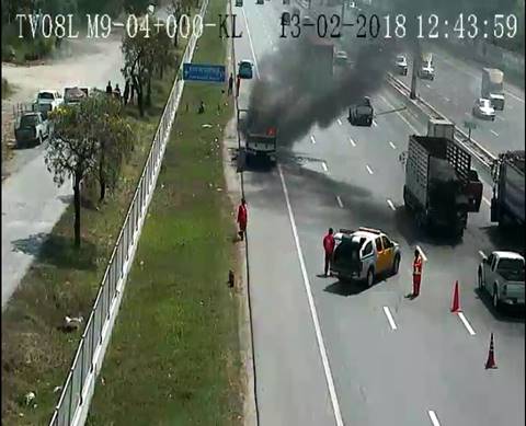 ไฟไหม้รถบรรทุกเฟอร์นิเจอร์