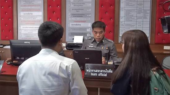 นักศึกษา ป.โท โดนชายฉกรรจ์อ้างตัวเป็น ตชด. ตื้บ เจ็บหนัก แถมยิงปืนขู่