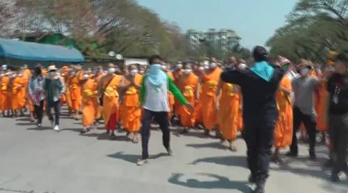 นายกฯ ไม่เลิก ม.44 คุมวัดพระธรรมกาย-ถามพระเอาผ้าปิดจมูกเหมาะสมหรือไม่
