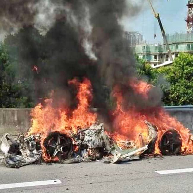 ไฟไหม้รถหรู