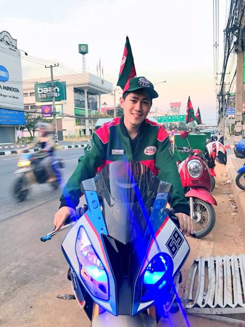 อย่างพีค ! เด็กส่งพิซซ่า ขี่รถหรูคันเกือบล้าน บริการส่งถึงที่