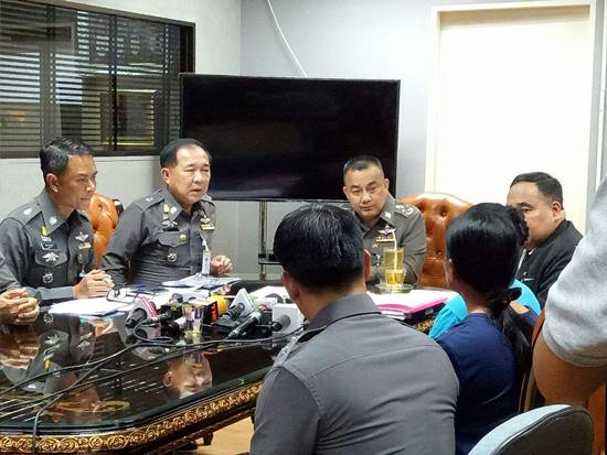 แม่เด็ก 14 คดีรุมโทรม โชว์สมุดพกลูกสาวเรียนดี-ศรีวราห์ สั่งเด้งตำรวจเจ้าของคดี