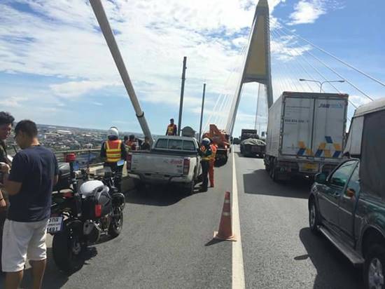 หนุ่มคิดสั้น..จอดรถบนทางด่วนบางพลี ก่อนดิ่งแม่น้ำเจ้าพระยาจมหาย