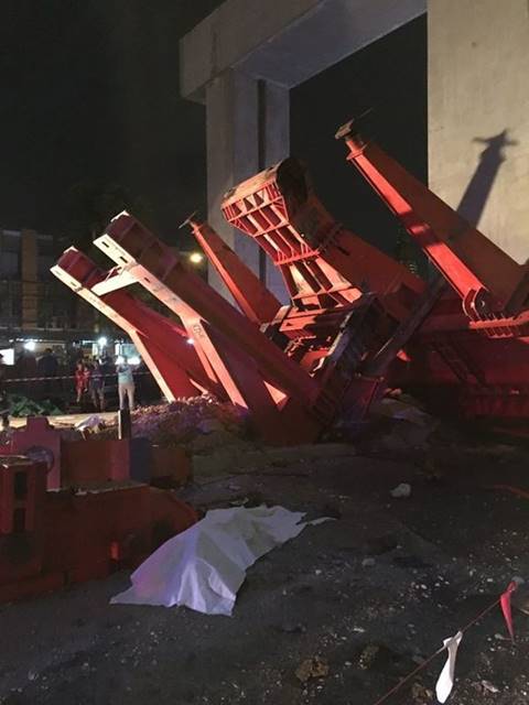 วิศวกรคุมงานรถไฟฟ้าดอดมอบตัวกลางดึก ปฏิเสธข้อหา ยื่นประกันตัว 1.5 แสน 