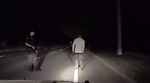 เผยคลิปนาทีจับกุม ไทเกอร์ วูดส์ เดินสะลึมสะลือ ถูกใส่กุญแจมือพาขึ้นรถตำรวจ