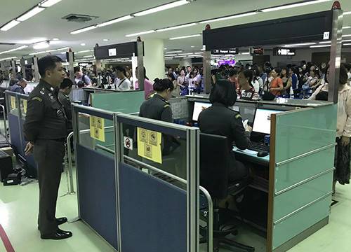 สตม. ระดมตำรวจ 200 นาย ลงสุวรรณภูมิ-ดอนเมือง