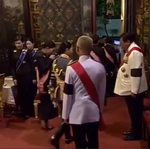 พระอิริยาบถน่ารัก พระองค์หญิงสิริวัณณวรีฯ ทักทาย-จับพุง หม่อมเจ้าทิฆัมพร