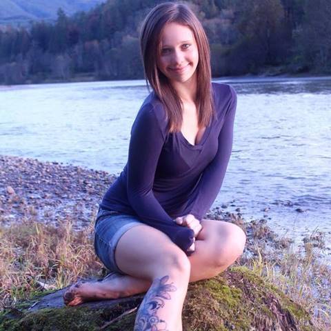 สาวไซด์ไลน์คว้าปืนยิงหัวลูกค้า