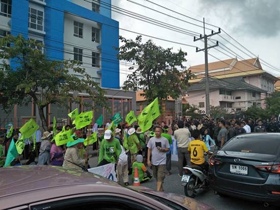 ปะทะเดือด ! ม็อบค้านโรงไฟฟ้าเทพา