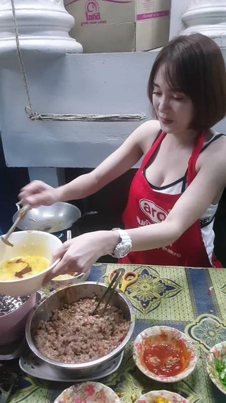 คลิปแม่ค้าขายไข่เจียว