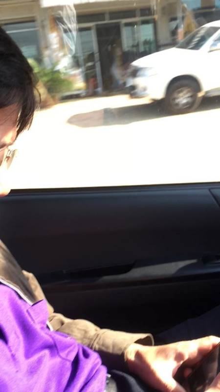 มือจับขา หวังลูบเป้า