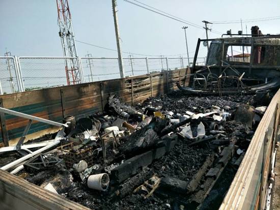 ไฟไหม้รถบรรทุกเฟอร์นิเจอร์