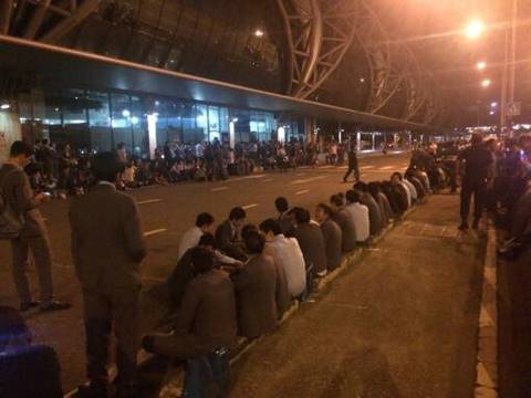 เตือน ! ผู้โดยสารเผื่อเวลา หลังพนักงานเอกซเรย์สุวรรณภูมิ รวมตัวประท้วง 