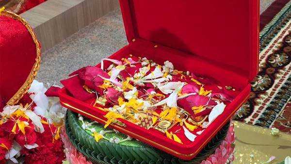  สาวหล่อ หอบสินสอด 1.5 ล้าน