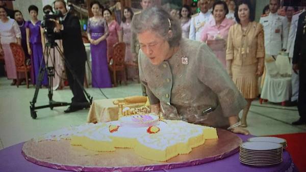 สมเด็จพระเทพฯ 