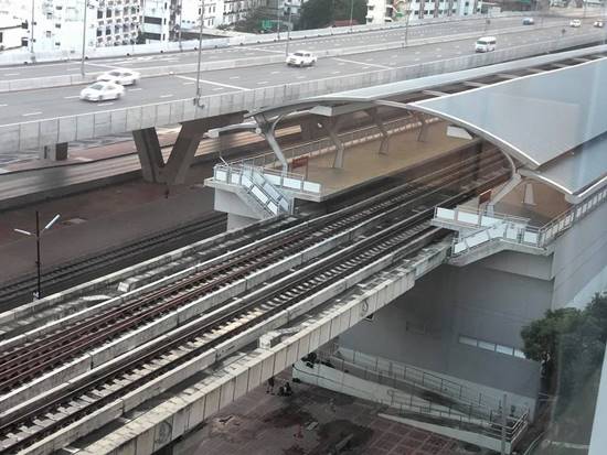 สถานีรถไฟสายสีแดงอ่อน ทรุดตัว