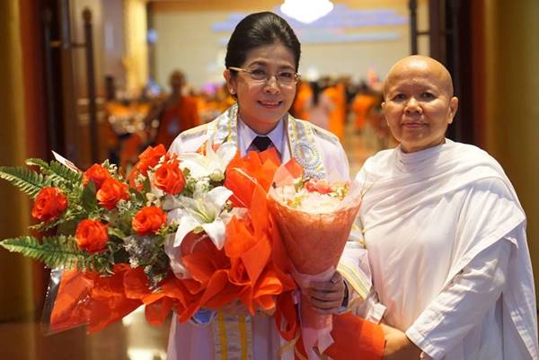 คุณหญิงสุดารัตน์ 