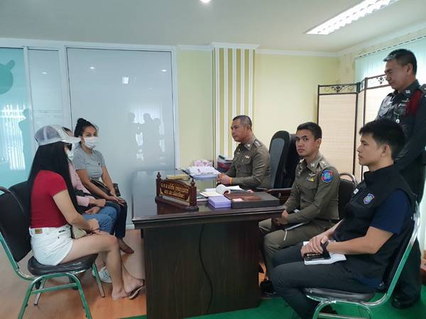  สาวประเภทสองเปลือยกาย