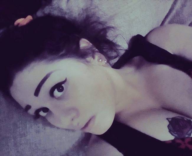 หญิงบีบคอคู่ขาดับคาเตียง 