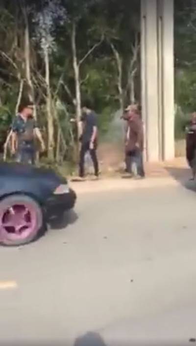 โจ๋รัวปืนงานแต่งโดนชาวบ้านดับ 1 เข้ามอบตัวแล้ว ตำรวจตั้ง 3 ข้อหา