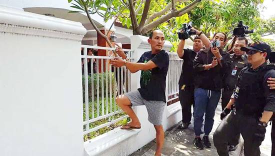 รวบแก๊งหมูบิน ตระเวนยกเค้าบ้านคนรวย