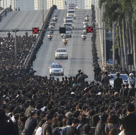 ภาพชุดประวัติศาสตร์ 14 ตุลาคม 2559 พระราชพิธีเคลื่อนพระบรมศพพ่อหลวงของชาวไทย