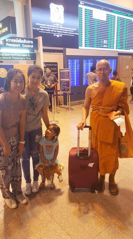 สาวพลัดพรากจากพ่อ มาทำบุญสุดดีใจเจอเป็นพระ..นี่คือ 16 ปีที่รอคอย