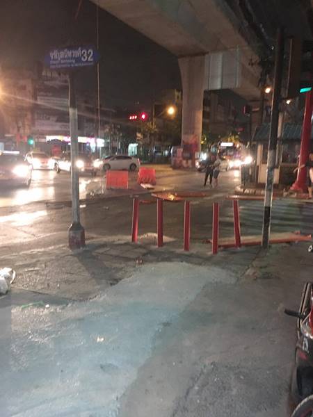 นั่งร้านเหล็ก จุดก่อสร้างรถไฟฟ้าสายสีน้ำเงิน