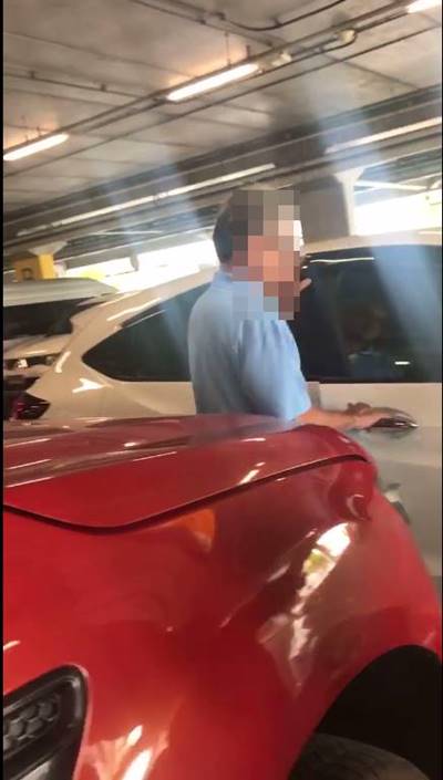  ขับเลยที่จอดให้คนวิ่งมาจอง