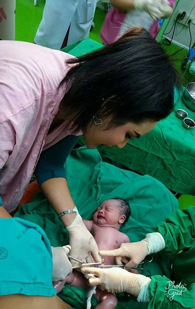 คลอดแล้ว ! ทอมท้องกับกะเทย