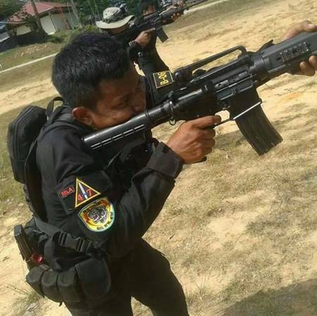 สดุดี 2 ผู้กล้าปกป้องประเทศ