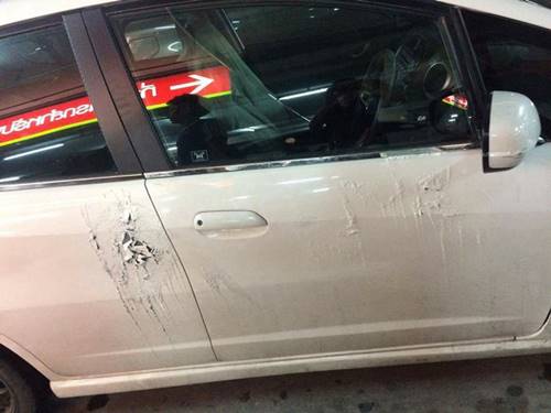 หนุ่มอาฆาตแค้น โดนแฟนบอกเลิก สาดน้ำกรดใส่รถ