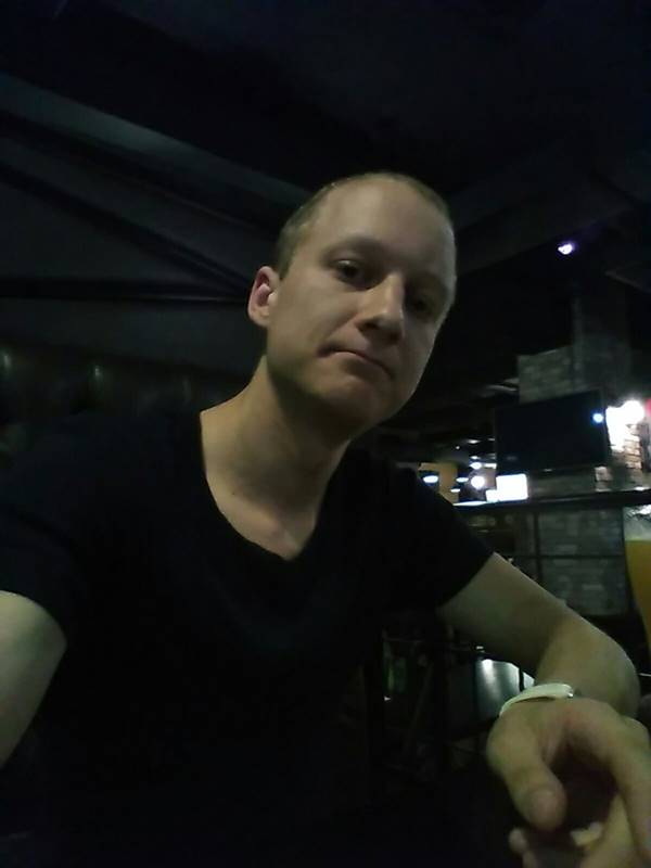 หญิงบีบคอคู่ขาดับคาเตียง 