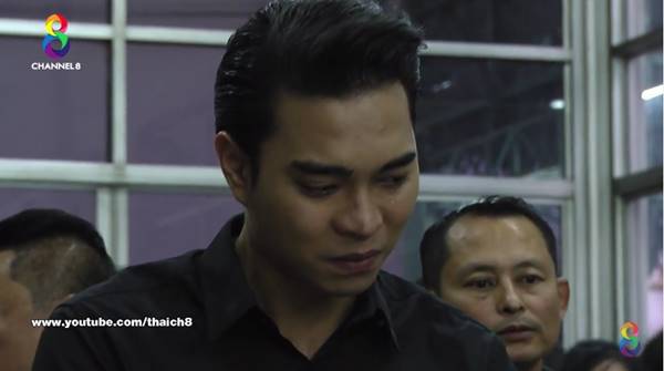เดียร์ ลูกชาย โหน่ง ชะชะช่า ร่ำไห้ด้วยความเสียใจ ขณะกราบศพคู่กรณี 