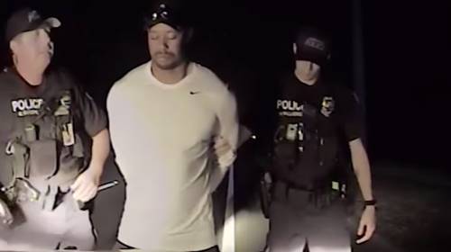 เผยคลิปนาทีจับกุม ไทเกอร์ วูดส์ เดินสะลึมสะลือ ถูกใส่กุญแจมือพาขึ้นรถตำรวจ