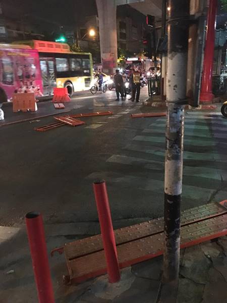 นั่งร้านเหล็ก จุดก่อสร้างรถไฟฟ้าสายสีน้ำเงิน