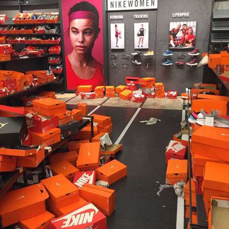 เปิดสภาพรองเท้าดัง