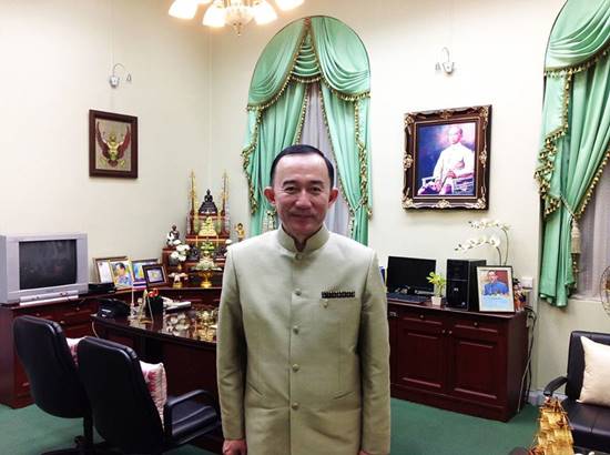 ม.ล.ปนัดดา ซัดสื่อนอก ไม่มีมารยาท