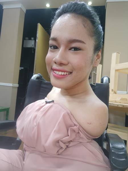 ฝ้าย สาวพิการไร้แขน